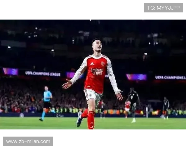 拜仁中路配合在短时间内连入两球，攻势不可阻挡